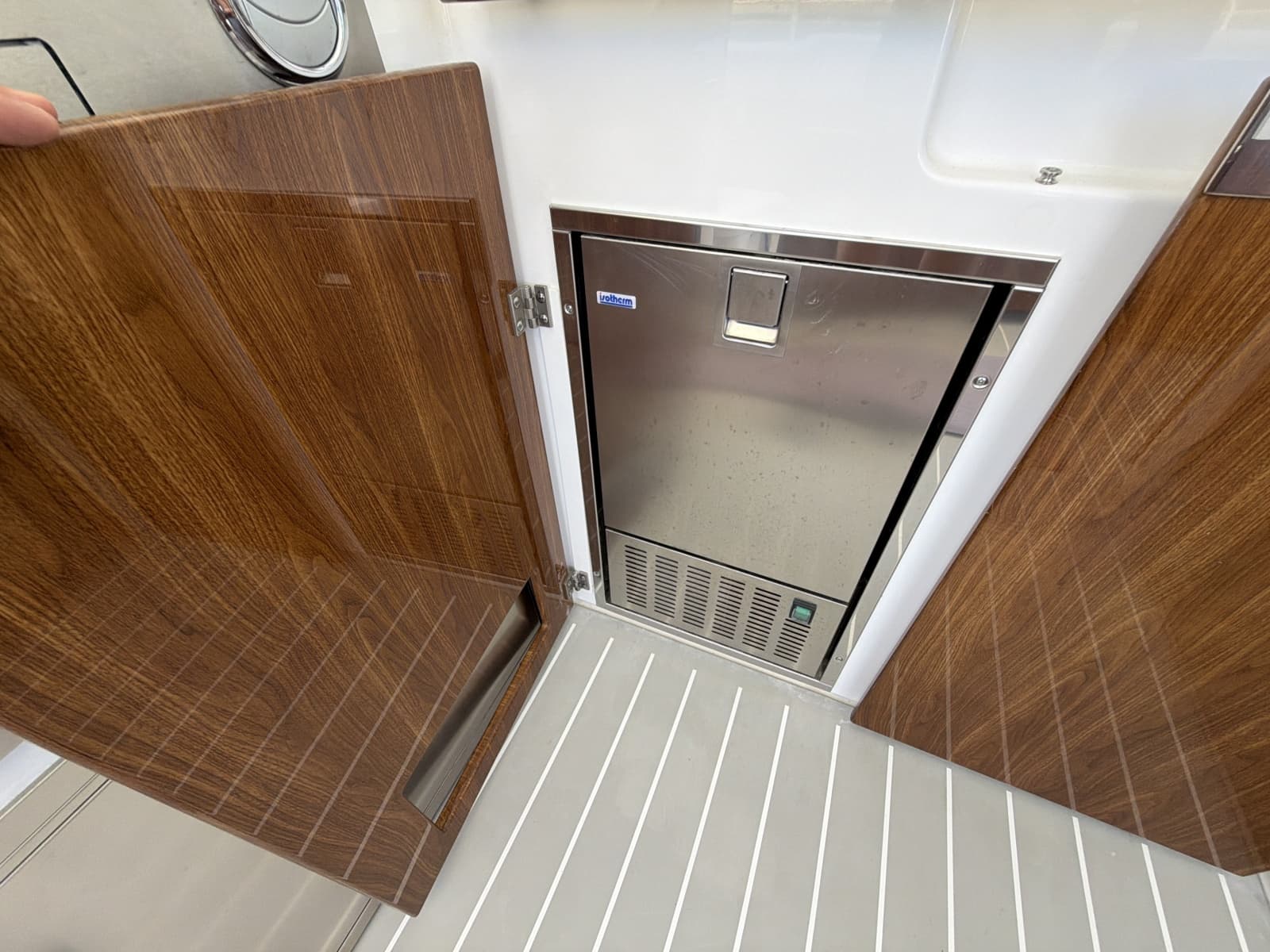 2026 Tiara Yachts 48 LS - Photo 24