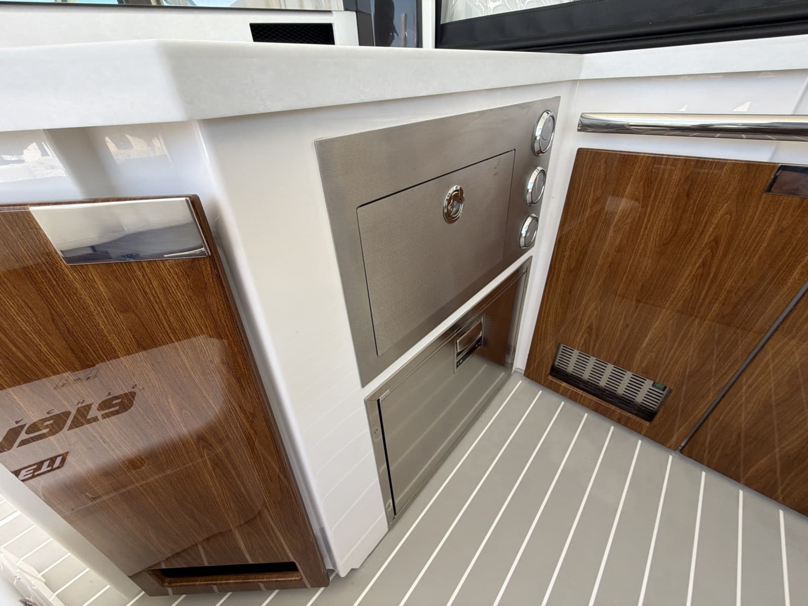 2026 Tiara Yachts 48 LS - Photo 25
