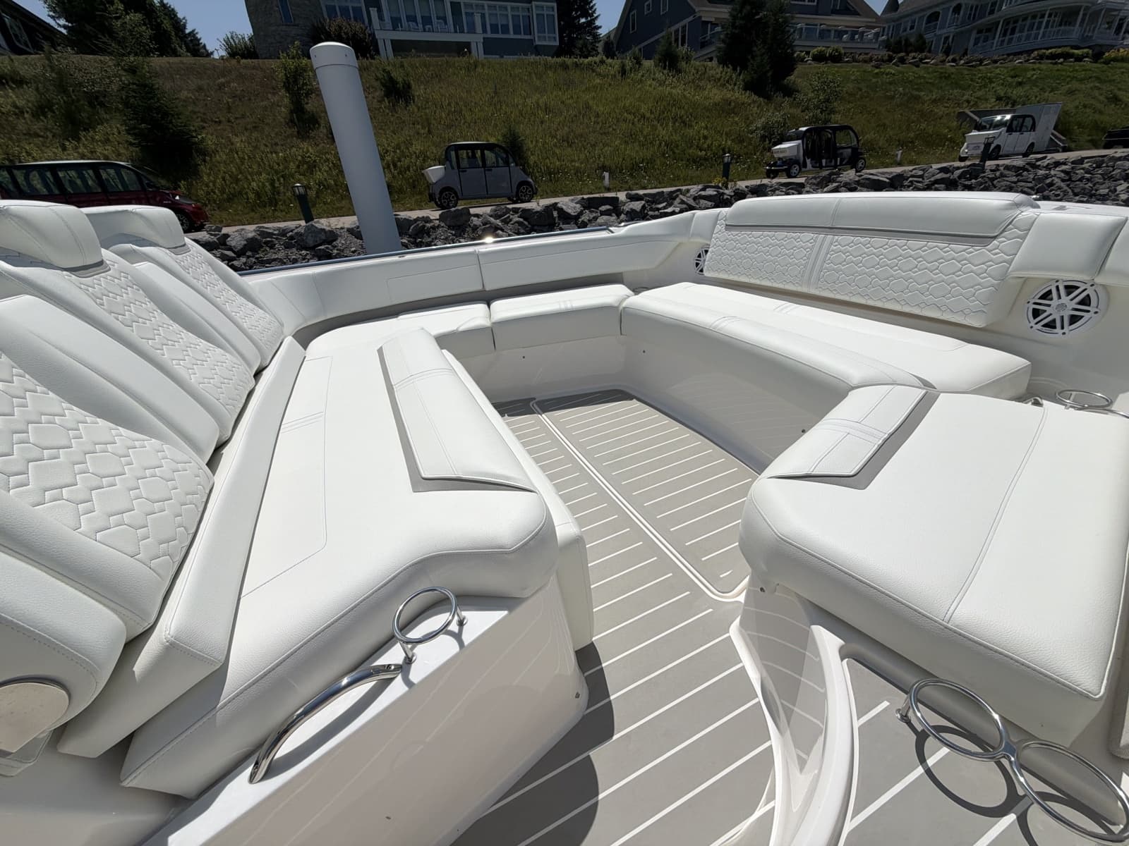 2026 Tiara Yachts 48 LS - Photo 4