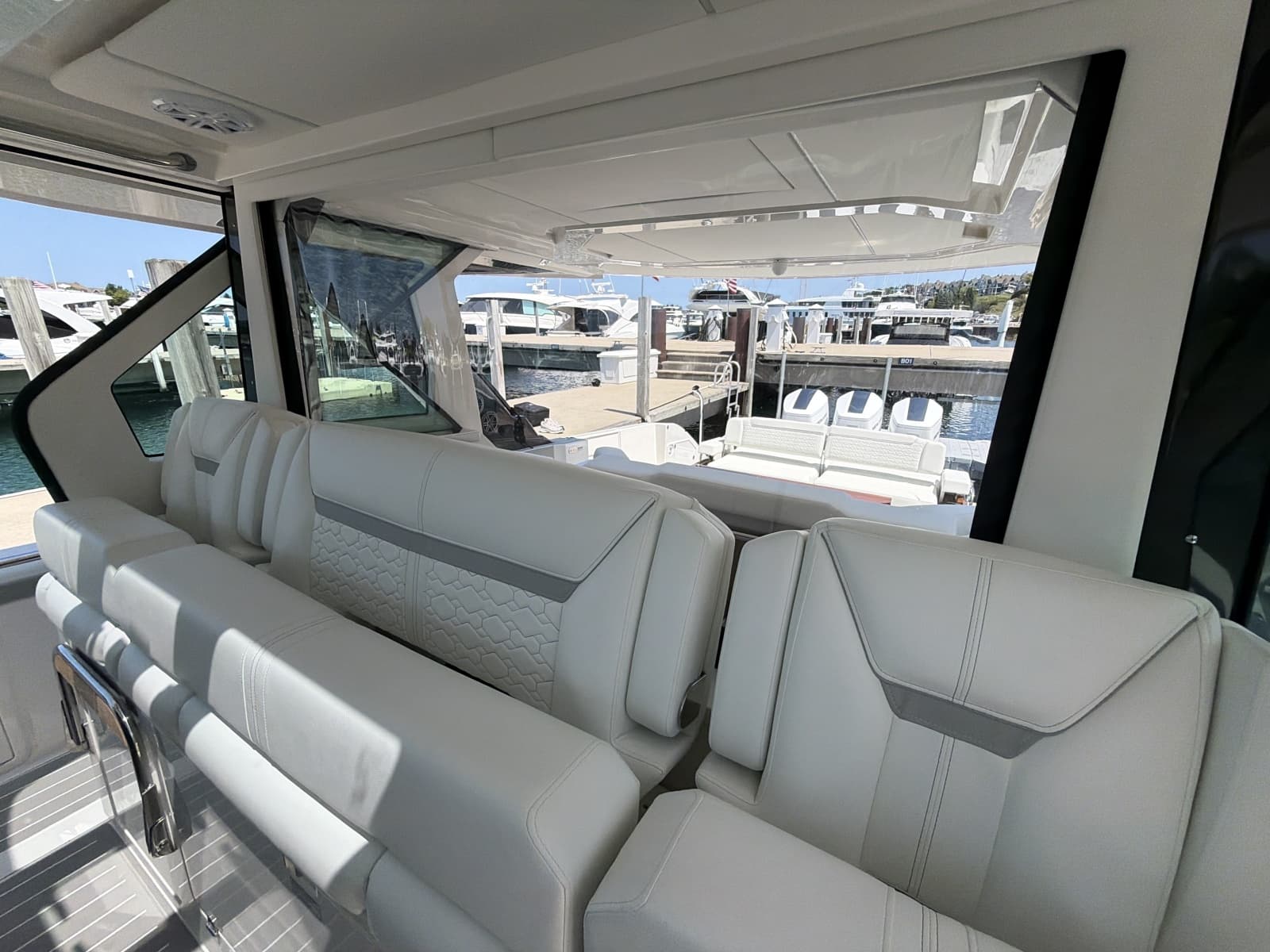 2026 Tiara Yachts 48 LS - Photo 38