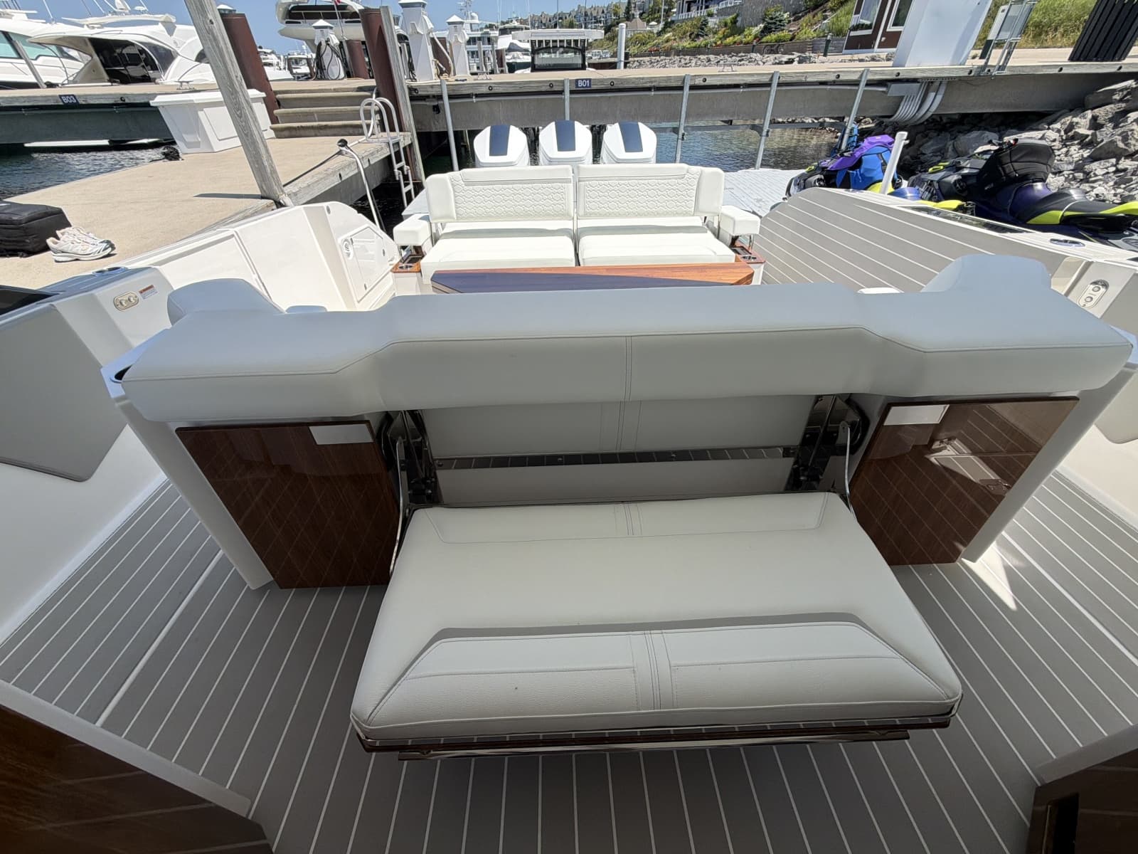 2026 Tiara Yachts 48 LS - Photo 17