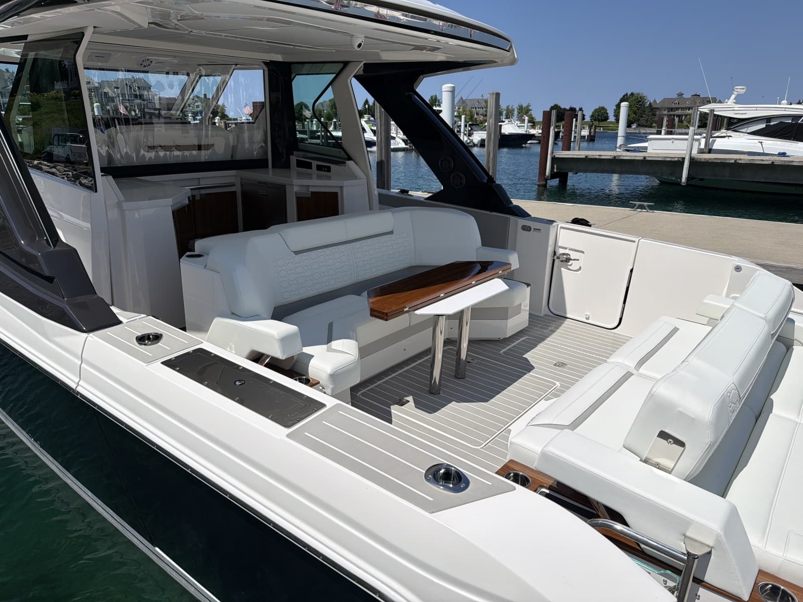 2026 Tiara Yachts 48 LS - Photo 43