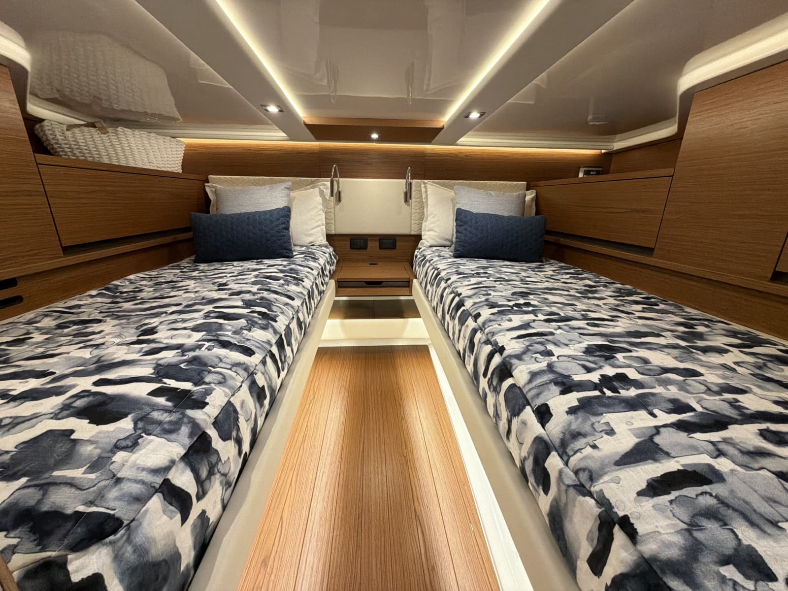 2026 Tiara Yachts 48 LS - Photo 35