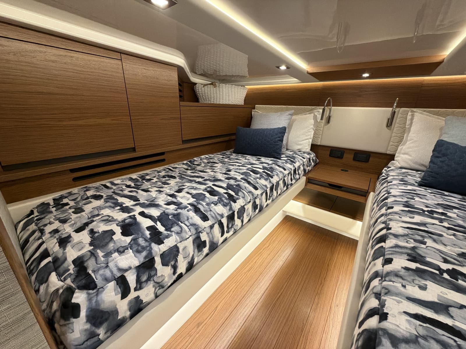 2026 Tiara Yachts 48 LS - Photo 37