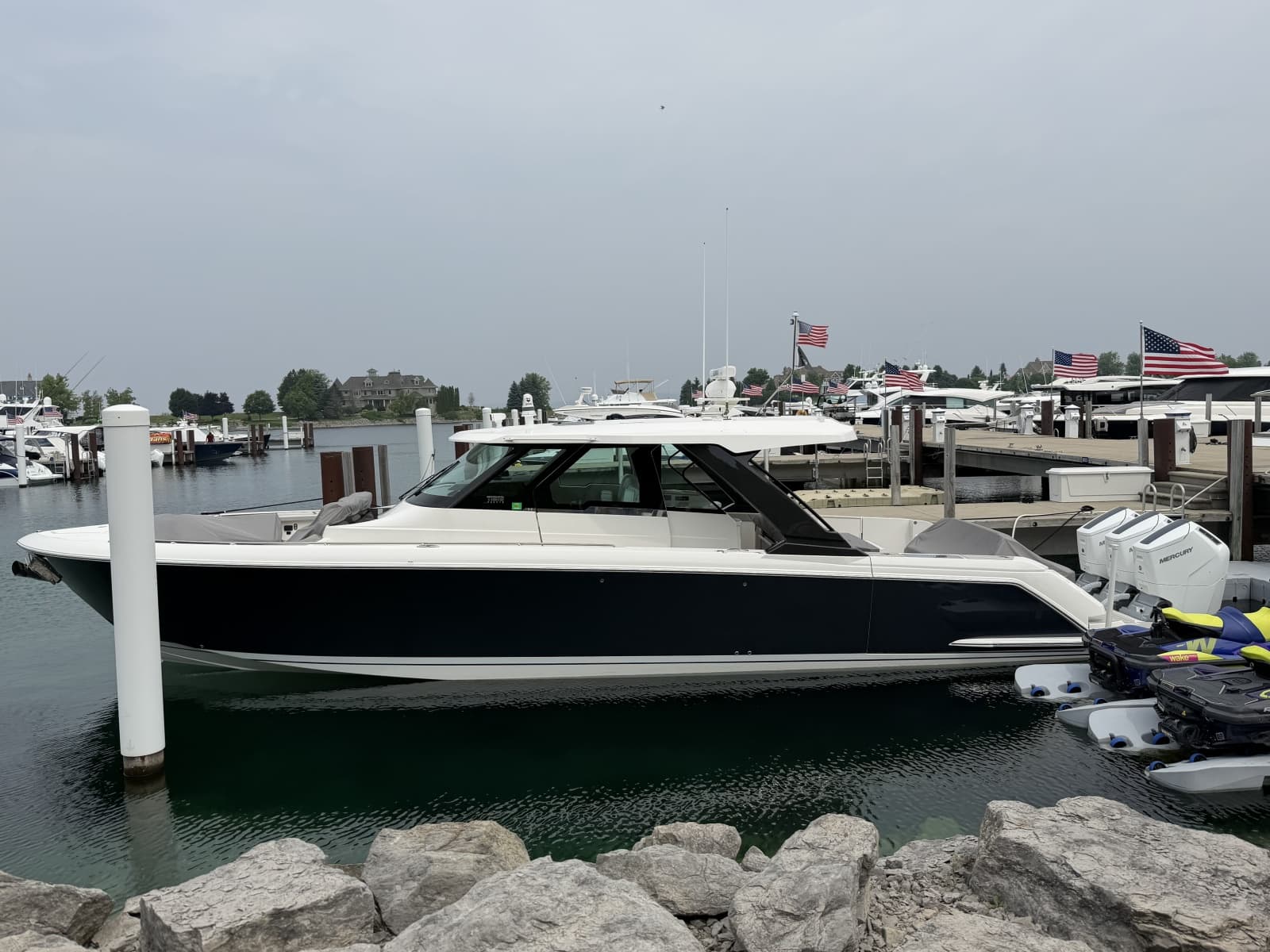 2026 Tiara Yachts 48 LS - Photo 2