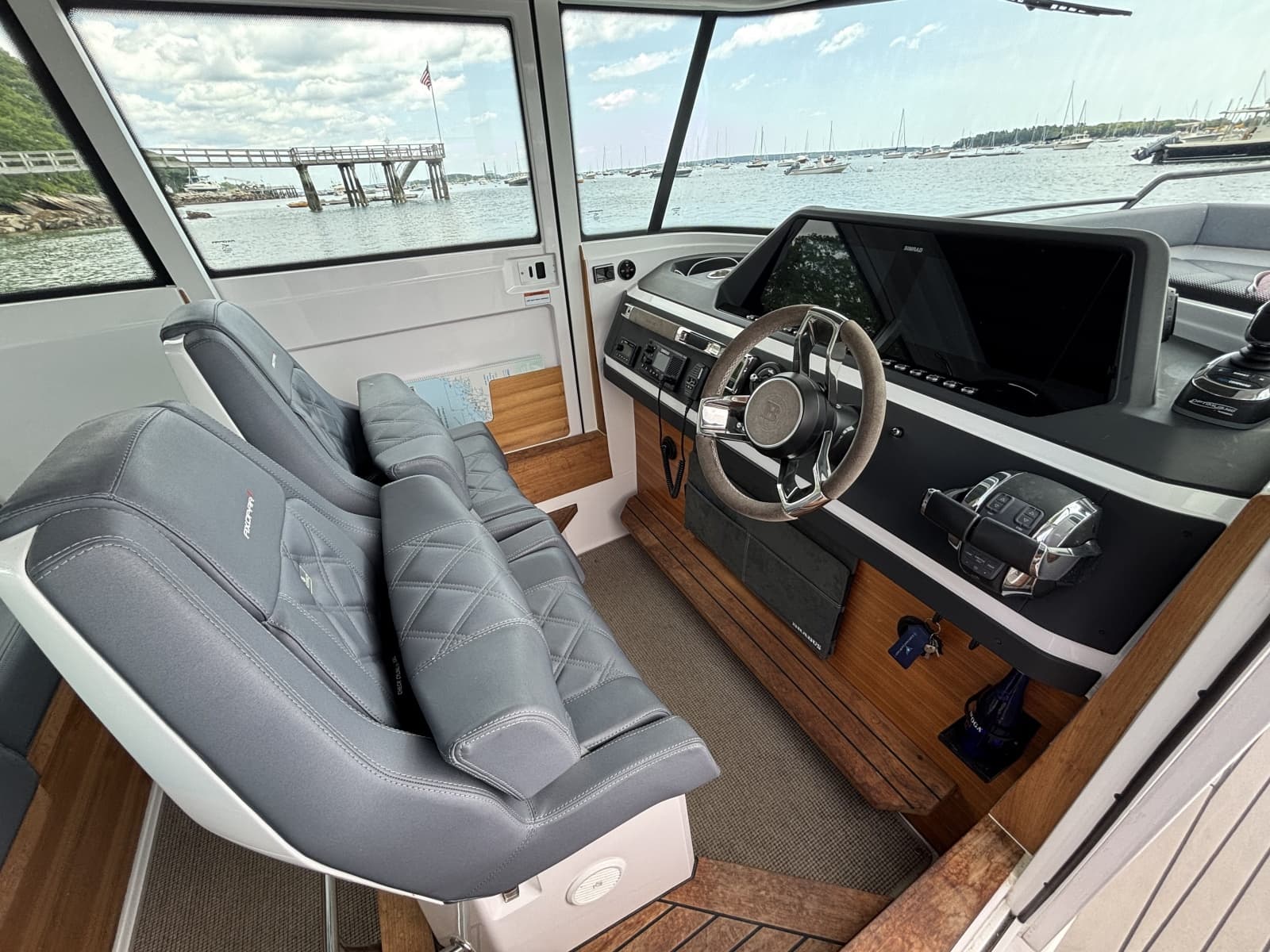 2021 Axopar 28 Cabin - Photo 10