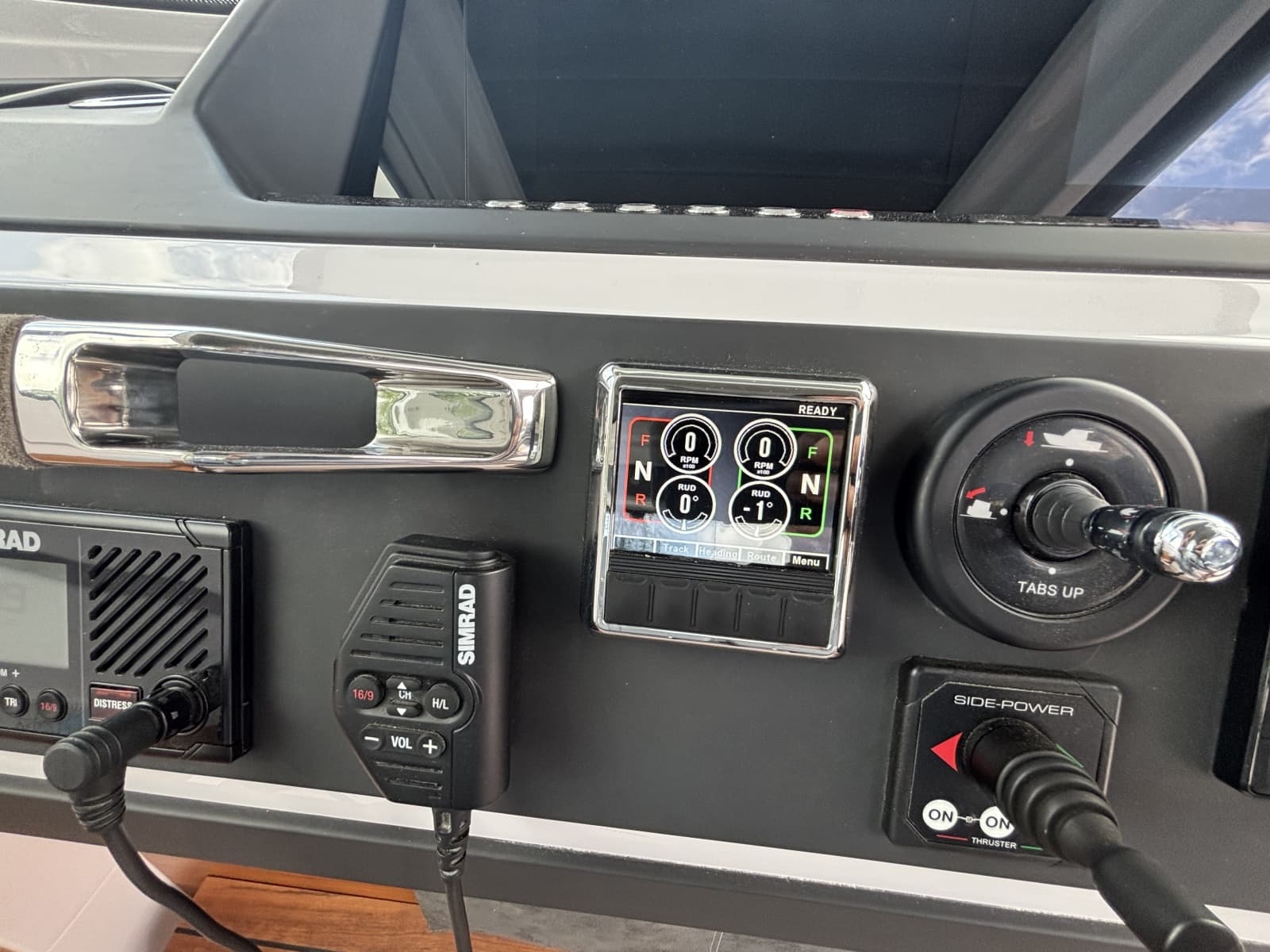 2021 Axopar 28 Cabin - Photo 18