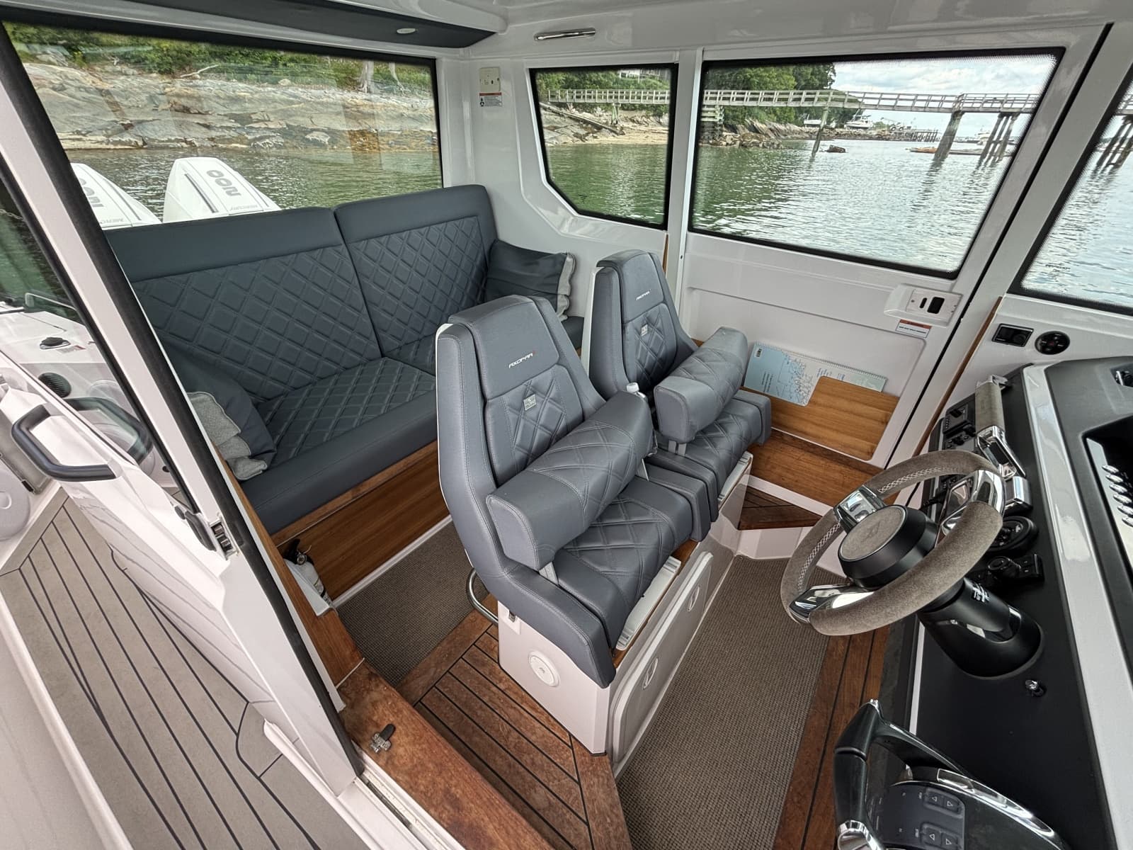 2021 Axopar 28 Cabin - Photo 9