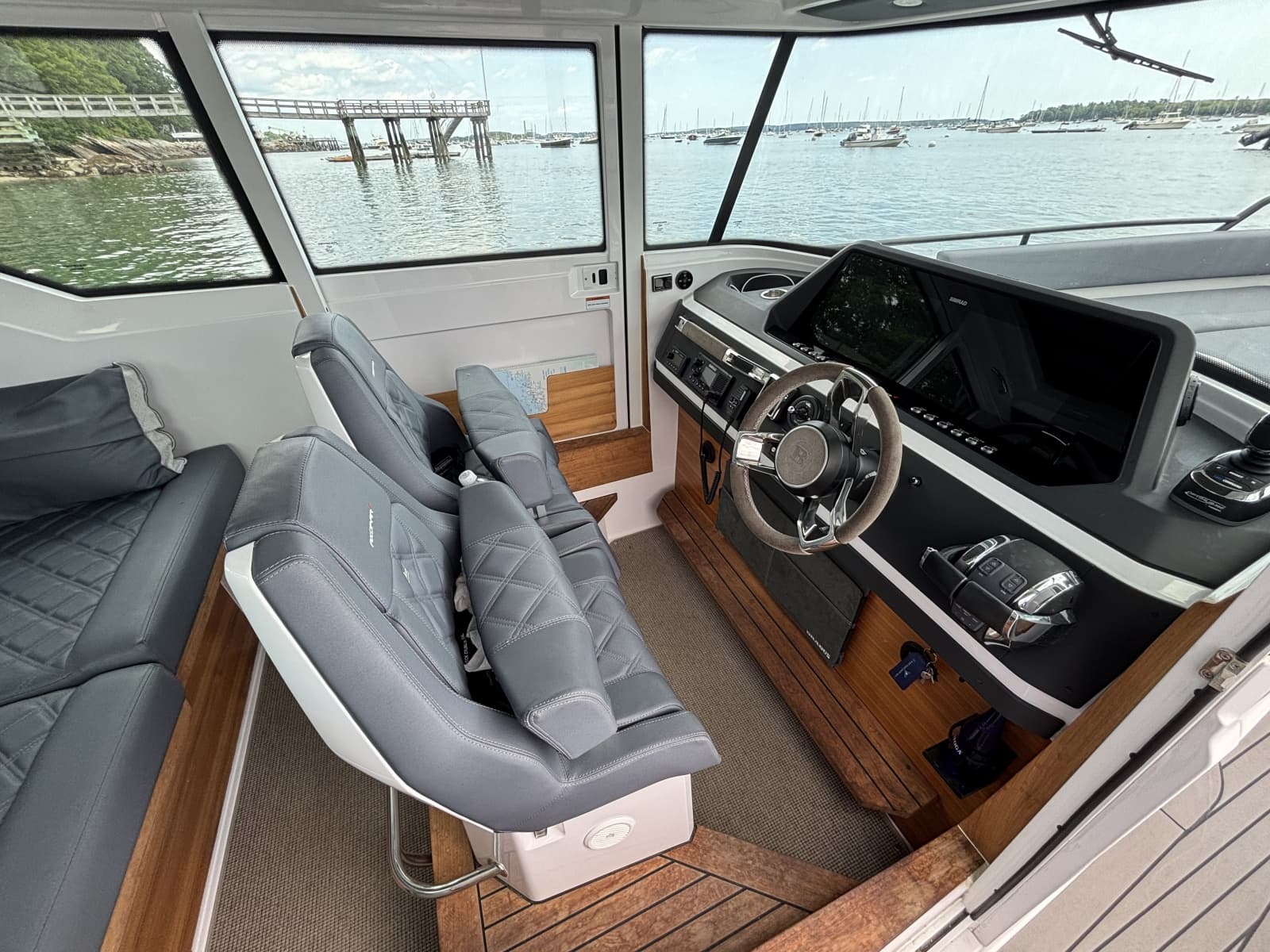 2021 Axopar 28 Cabin - Photo 11