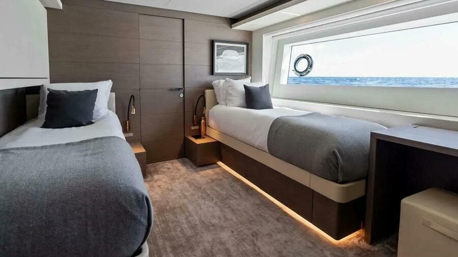 2022 Custom Line Navetta 37 - Photo 18