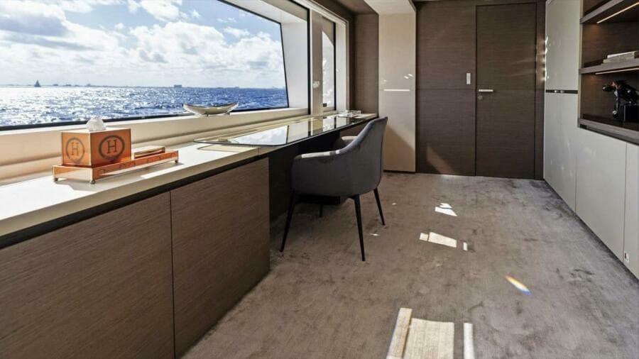 2022 Custom Line Navetta 37 - Photo 13