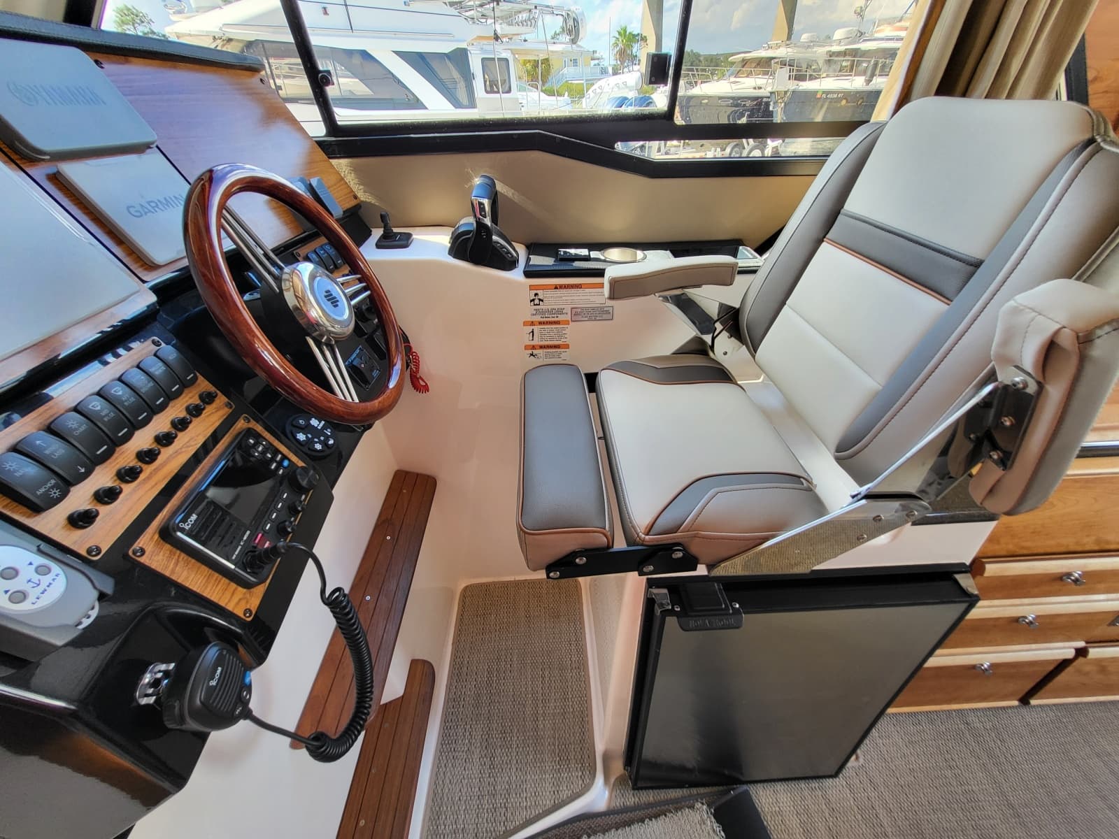 2023 Cutwater C-288 Coupe - Photo 12
