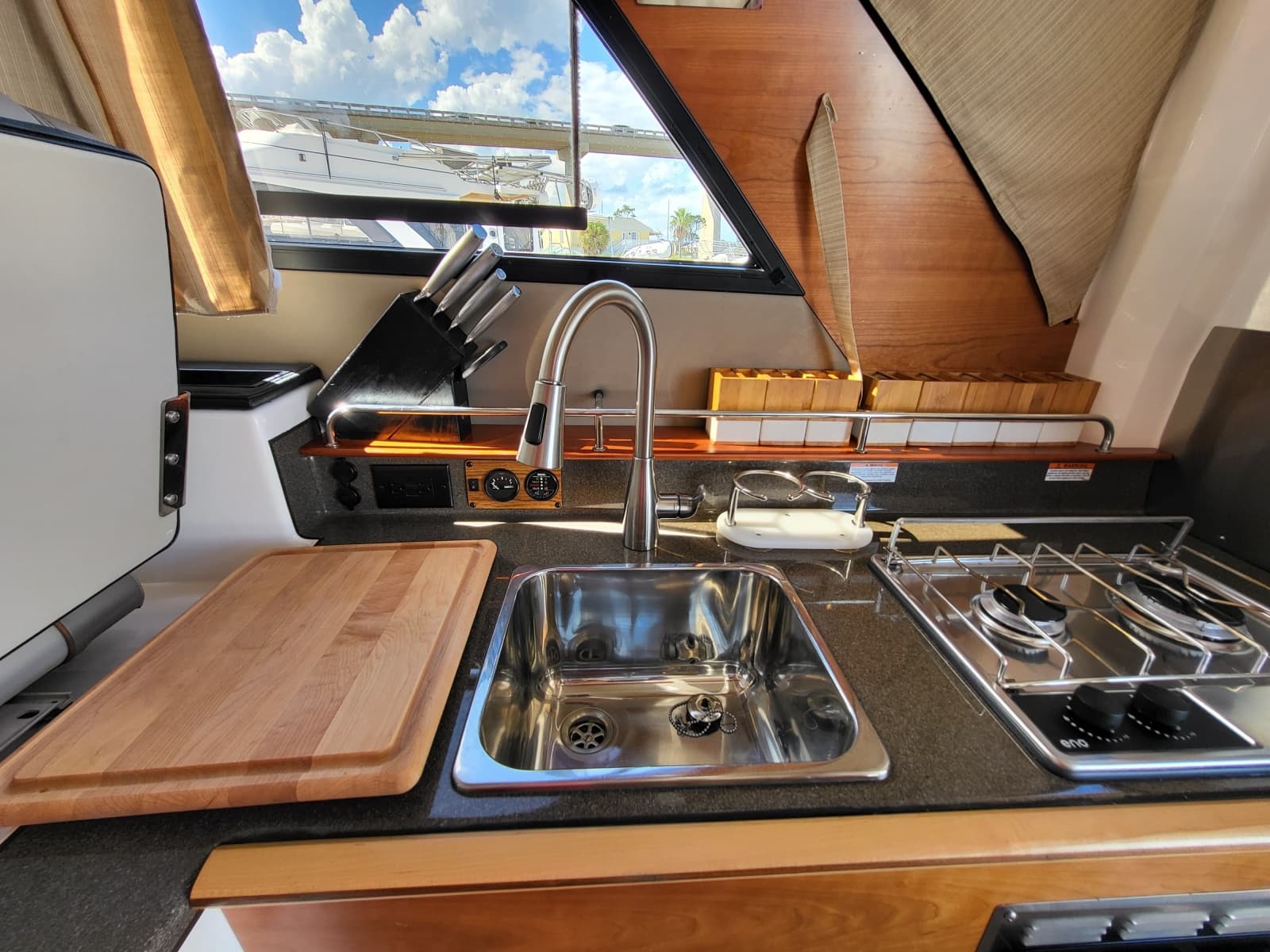 2023 Cutwater C-288 Coupe - Photo 15