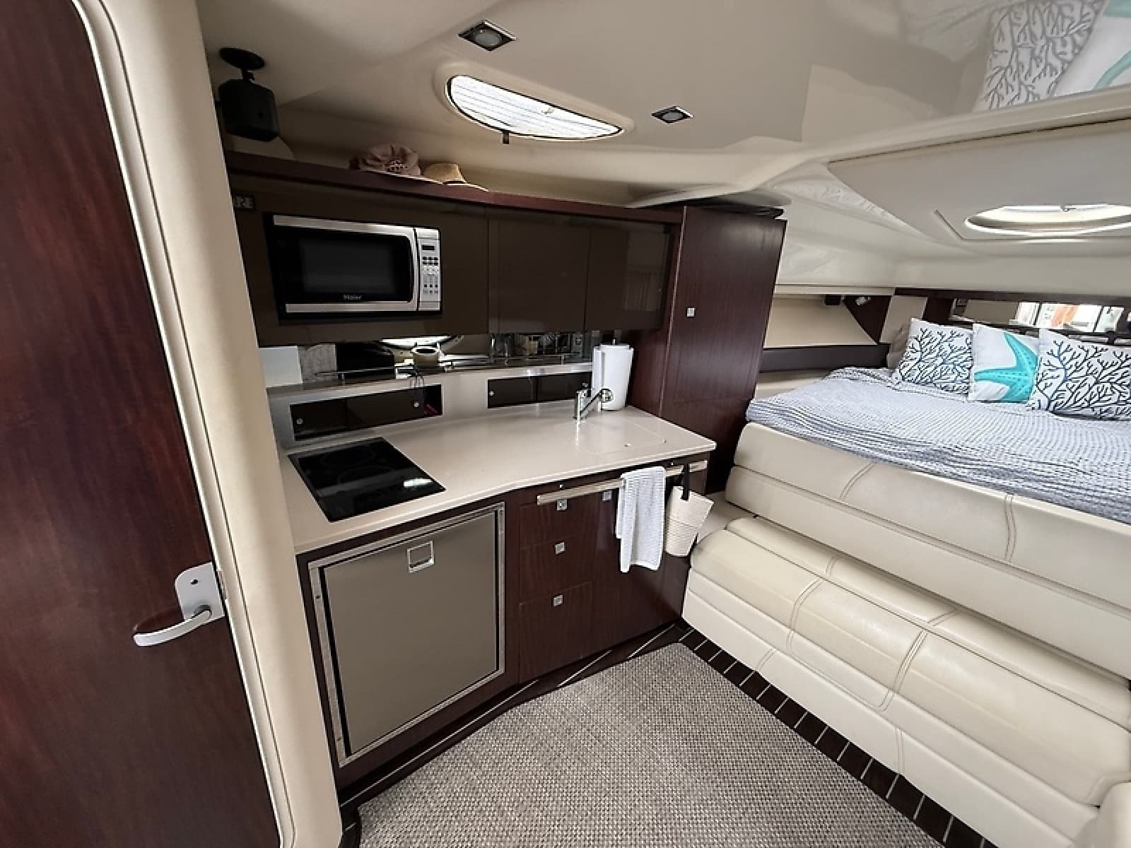 2013 Monterey 340 Sport Yacht - Photo 31