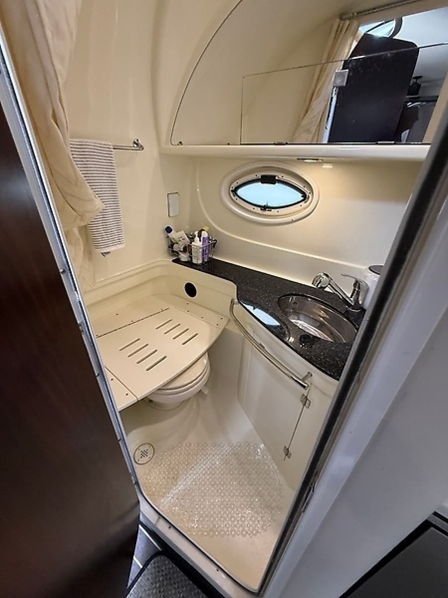 2013 Monterey 340 Sport Yacht - Photo 32