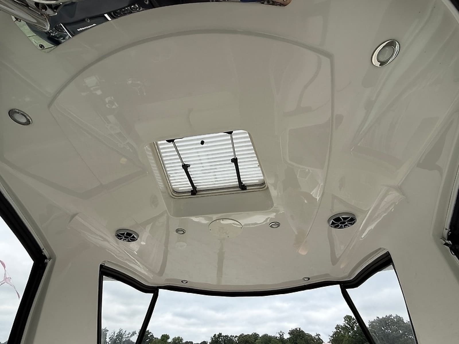 2013 Monterey 340 Sport Yacht - Photo 20