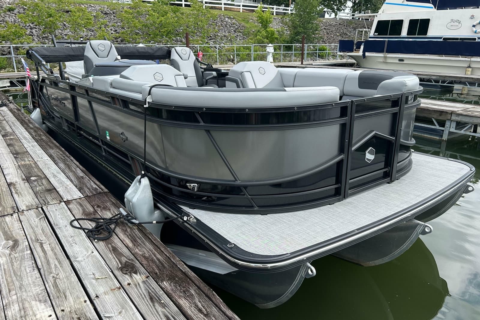 2025 South Bay 525 Tritoon - Photo 3