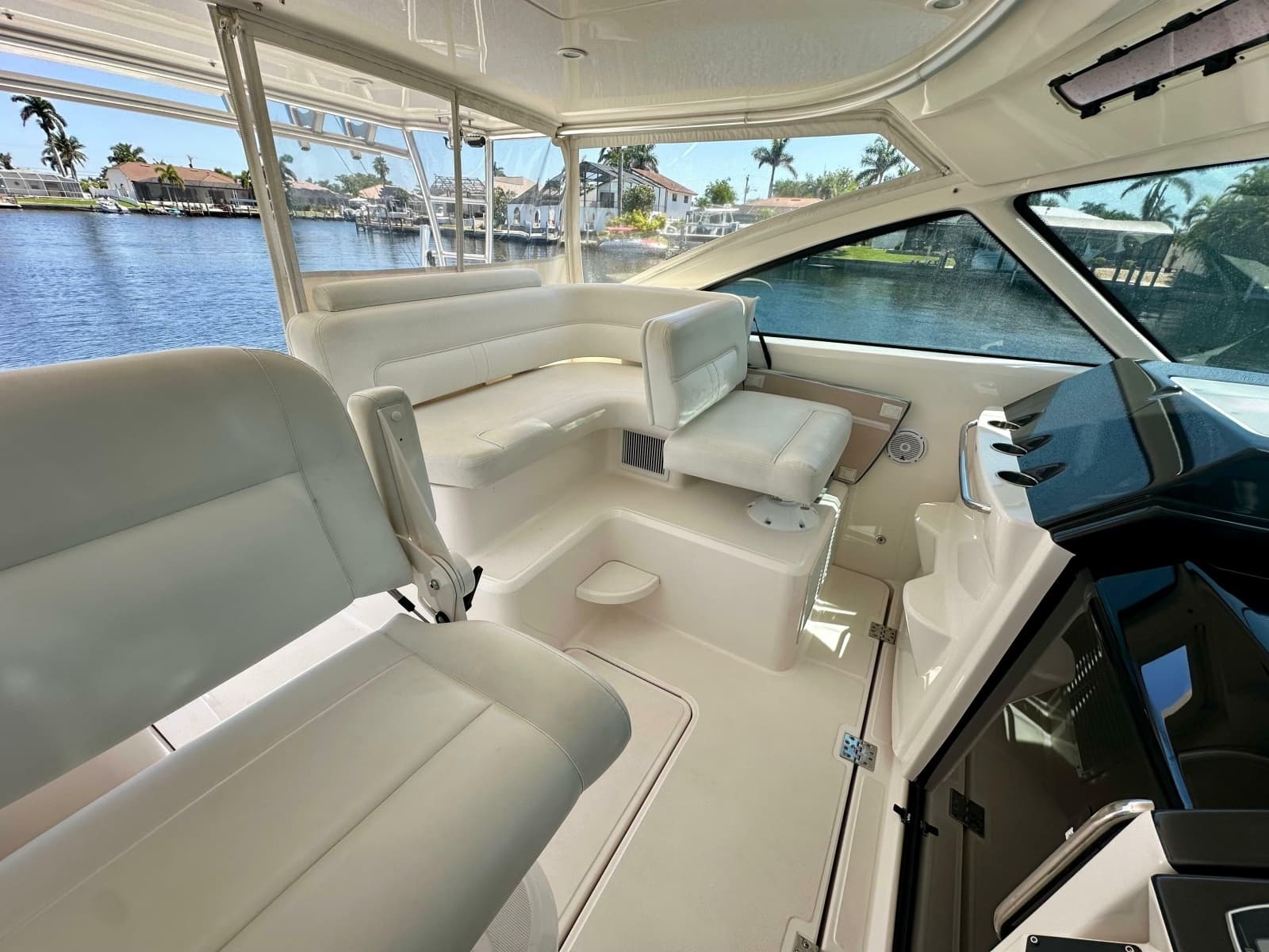 2018 Tiara Yachts 4300 Open - Photo 22