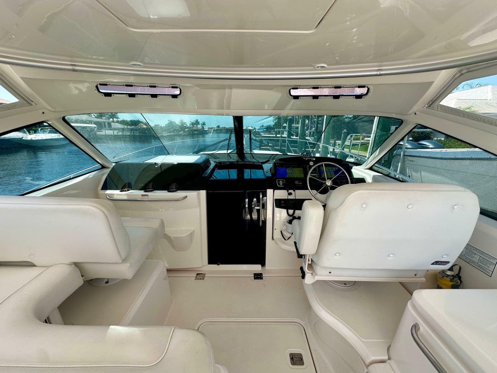 2018 Tiara Yachts 4300 Open - Photo 16
