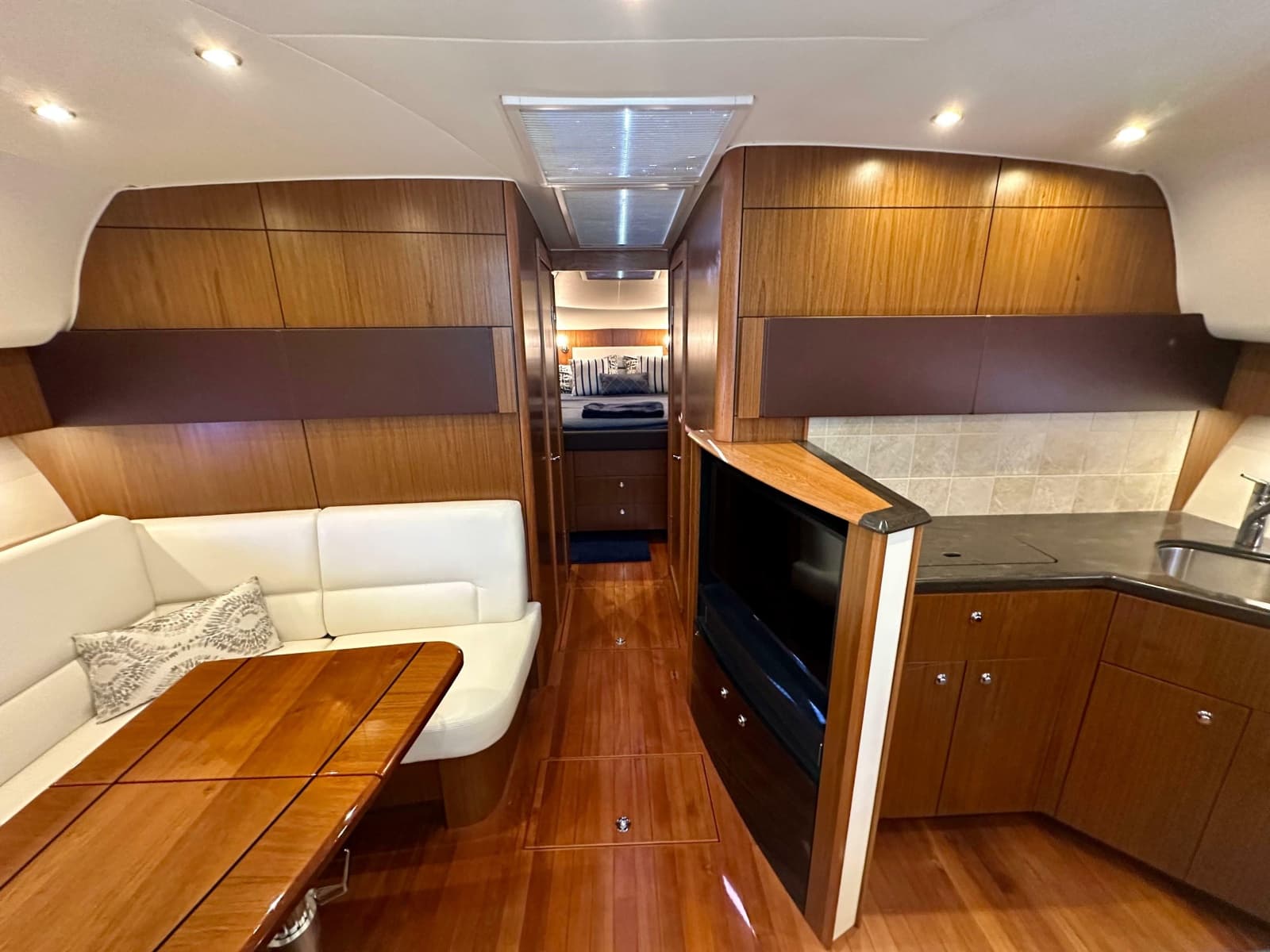 2018 Tiara Yachts 4300 Open - Photo 30