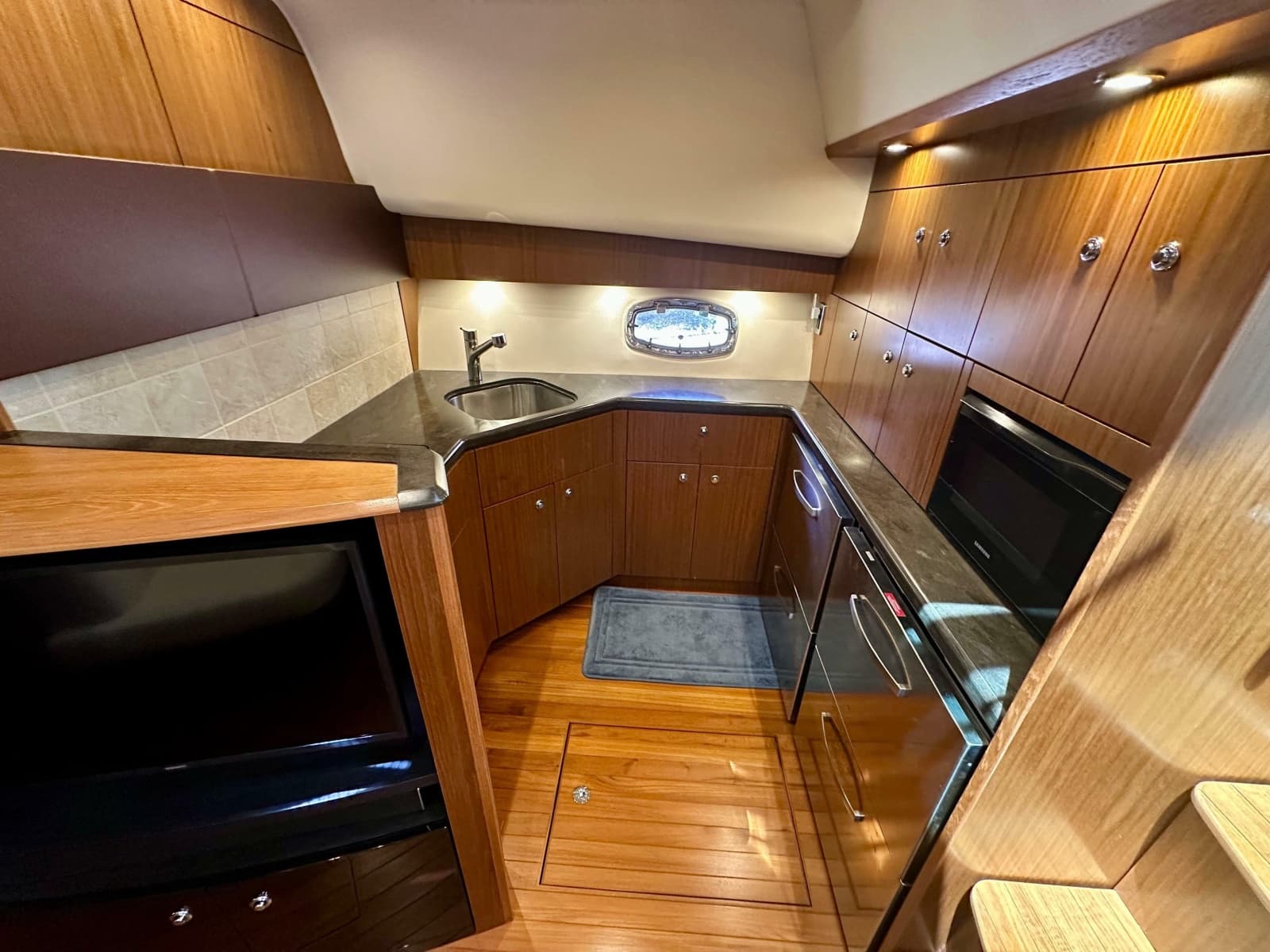 2018 Tiara Yachts 4300 Open - Photo 25