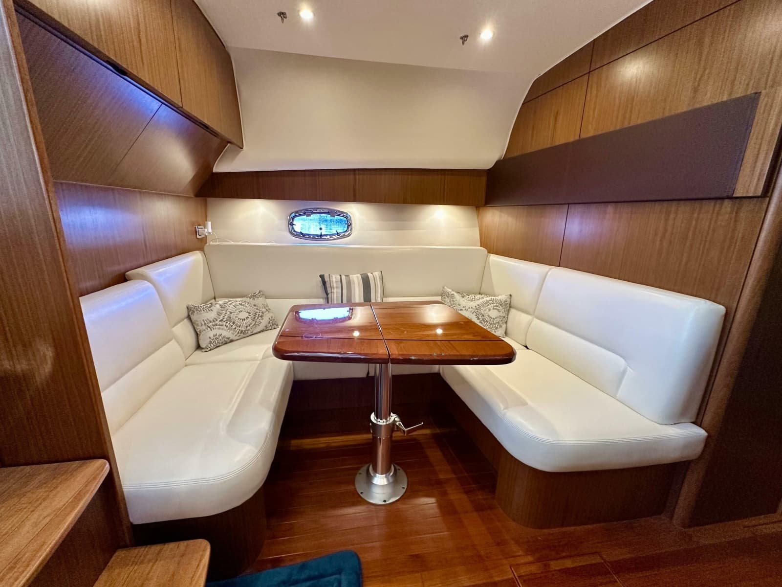 2018 Tiara Yachts 4300 Open - Photo 28