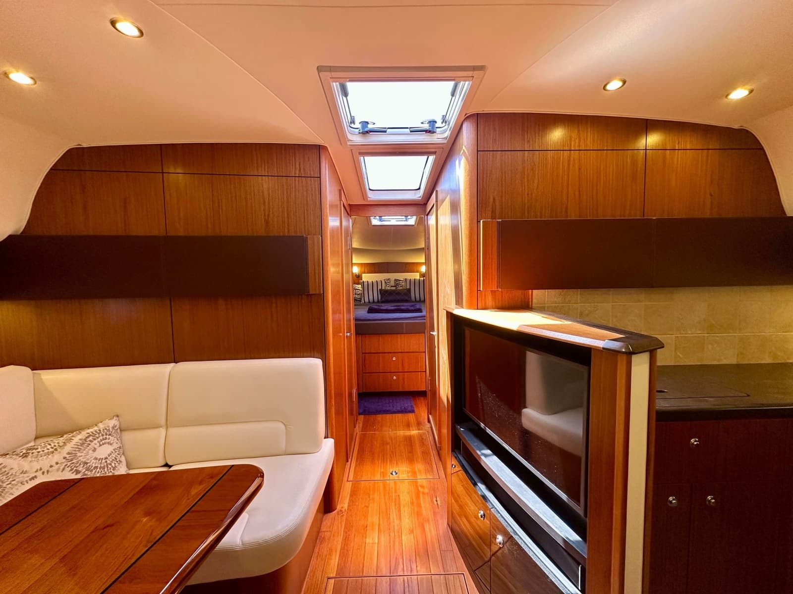2018 Tiara Yachts 4300 Open - Photo 31