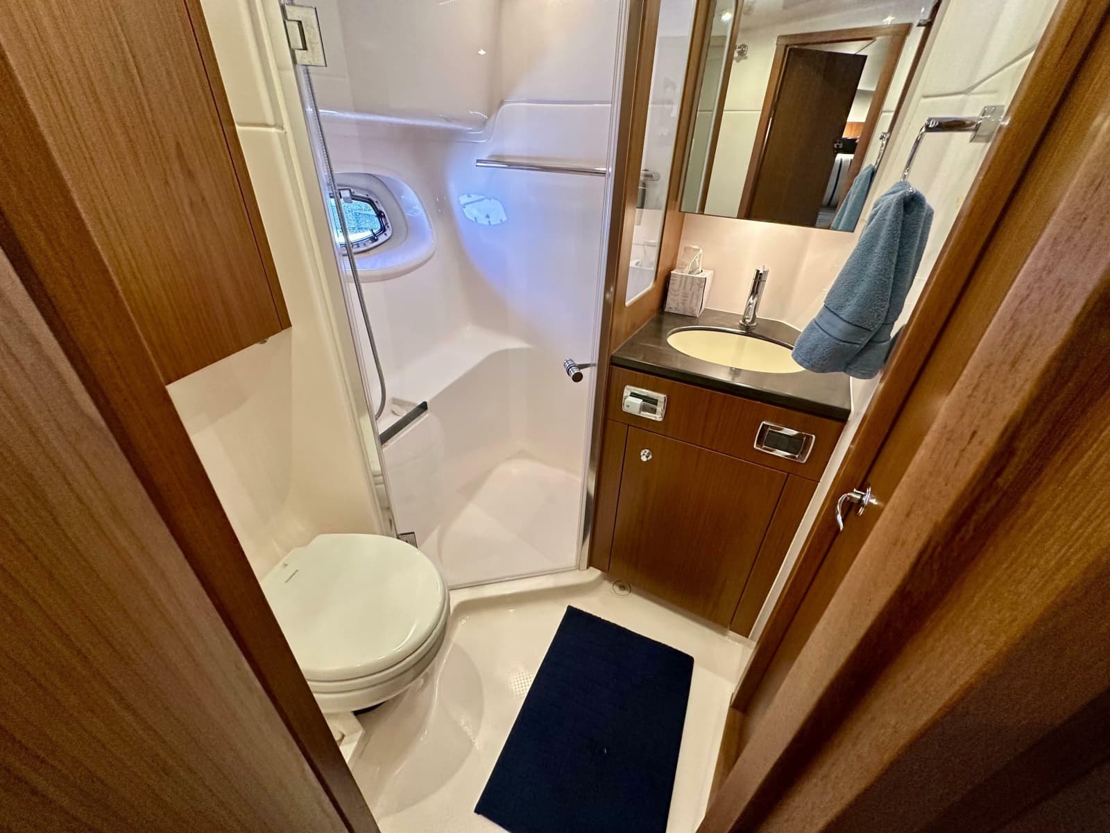2018 Tiara Yachts 4300 Open - Photo 34
