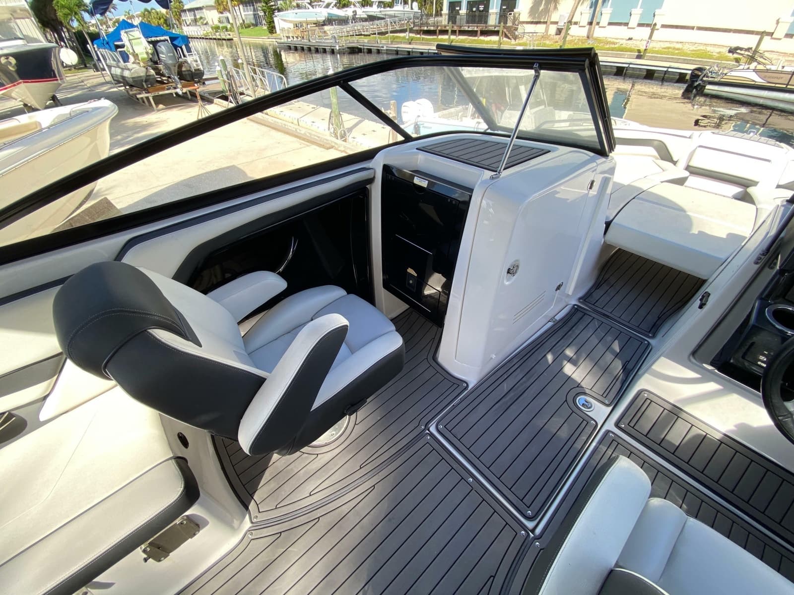 2018 Yamaha Boats 242 Limited S - Photo 7