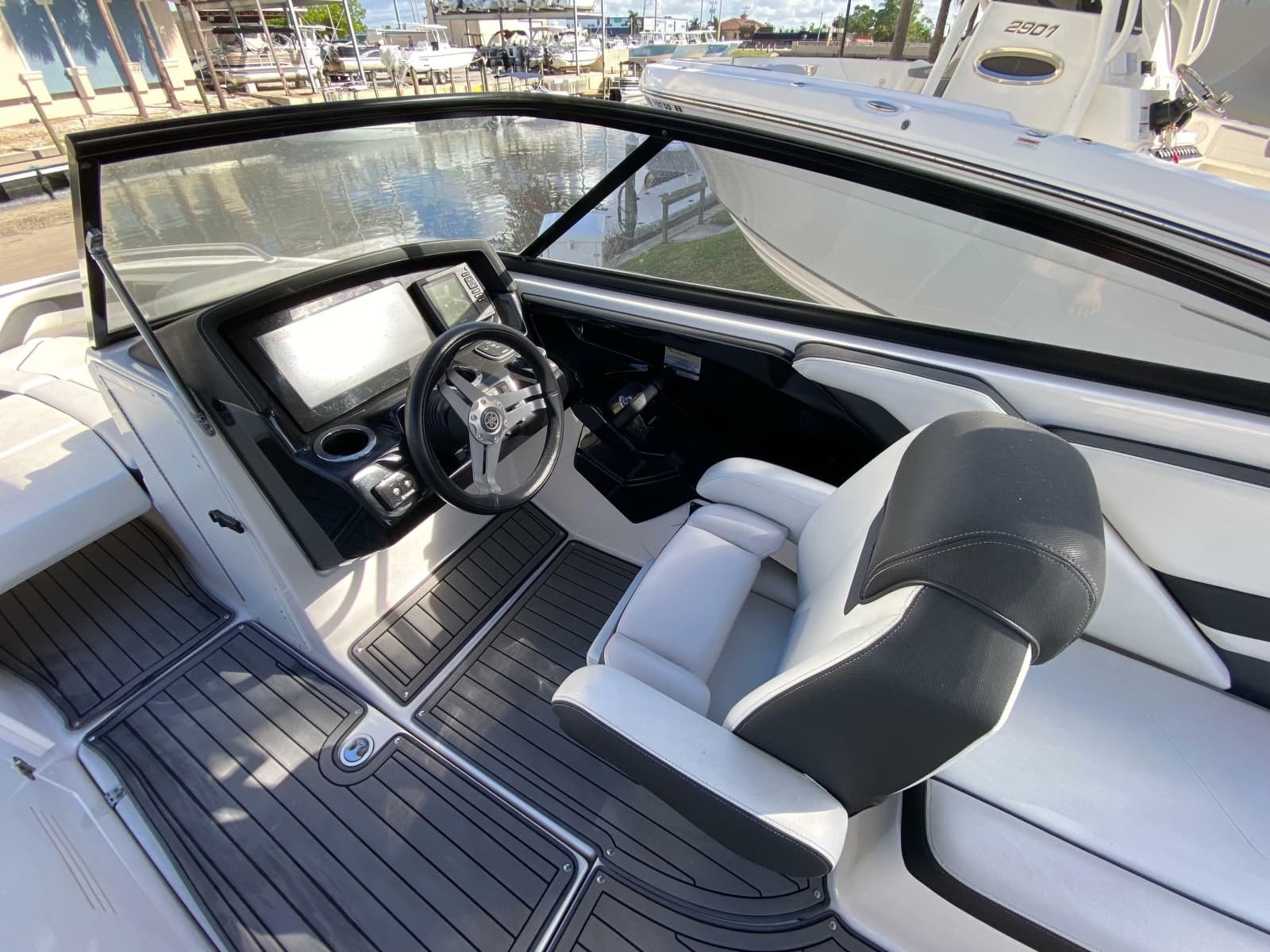 2018 Yamaha Boats 242 Limited S - Photo 6