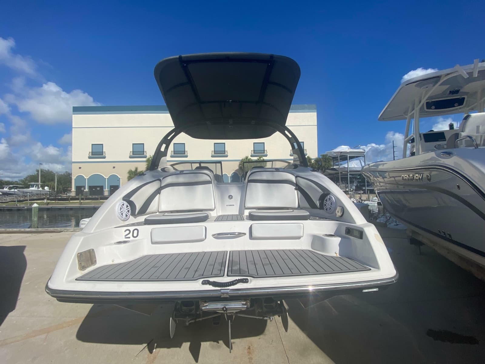 2018 Yamaha Boats 242 Limited S - Photo 2
