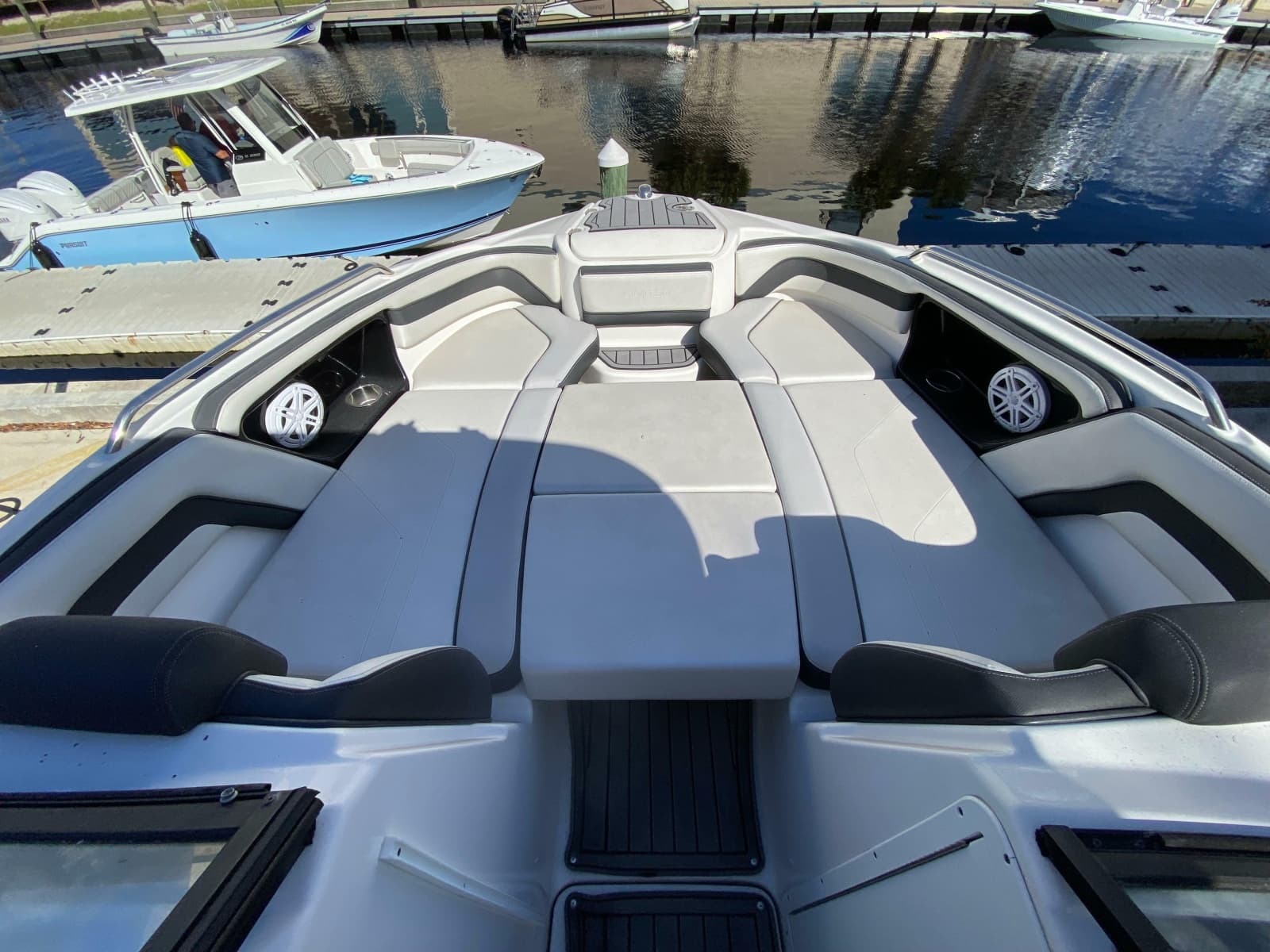 2018 Yamaha Boats 242 Limited S - Photo 11