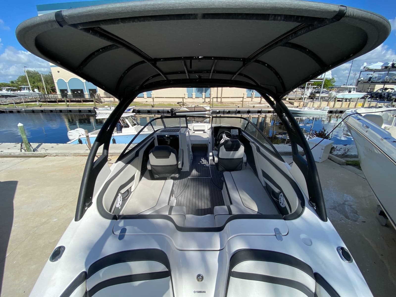 2018 Yamaha Boats 242 Limited S - Photo 13