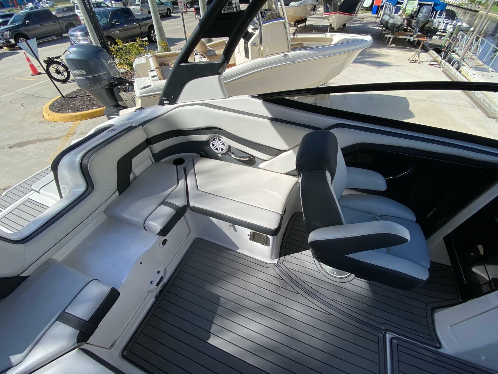 2018 Yamaha Boats 242 Limited S - Photo 9