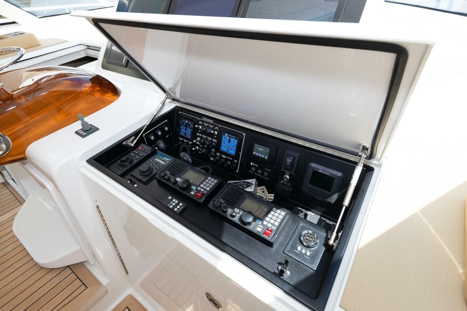 2017 Viking 52 Sport Tower - Photo 53
