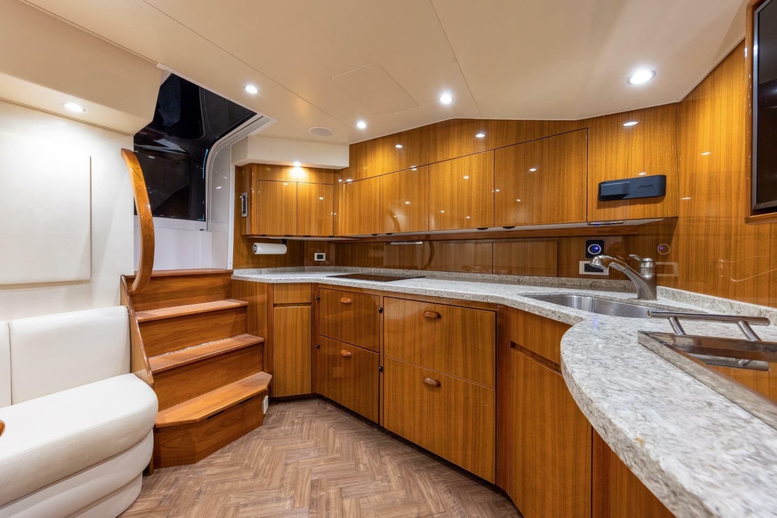 2017 Viking 52 Sport Tower - Photo 56