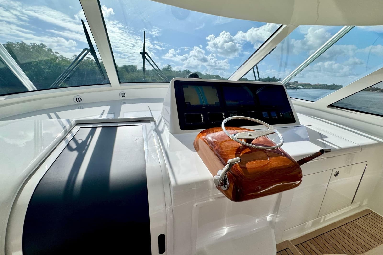 2017 Viking 52 Sport Tower - Photo 39