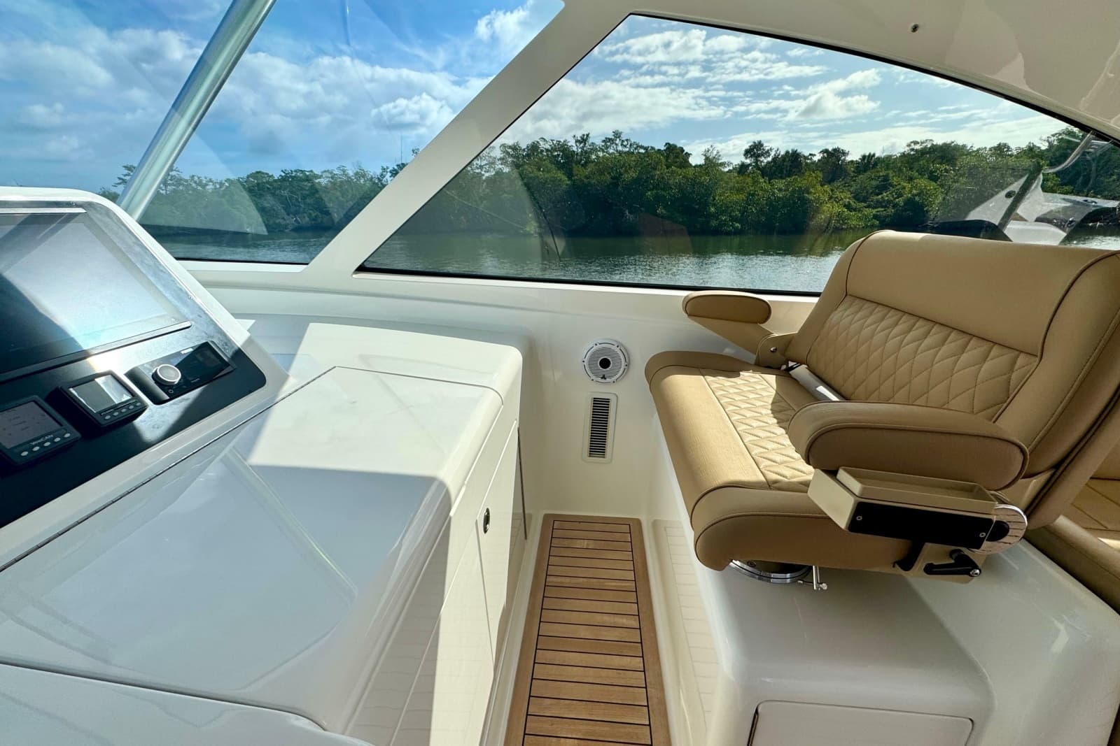 2017 Viking 52 Sport Tower - Photo 36