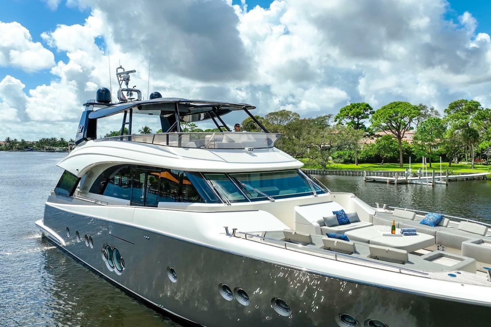 2015 Monte Carlo Yachts MCY 86 - Photo 17