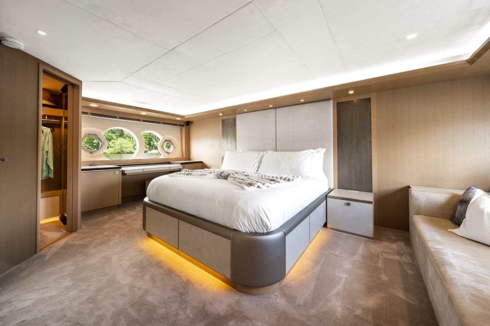 2015 Monte Carlo Yachts MCY 86 - Photo 58