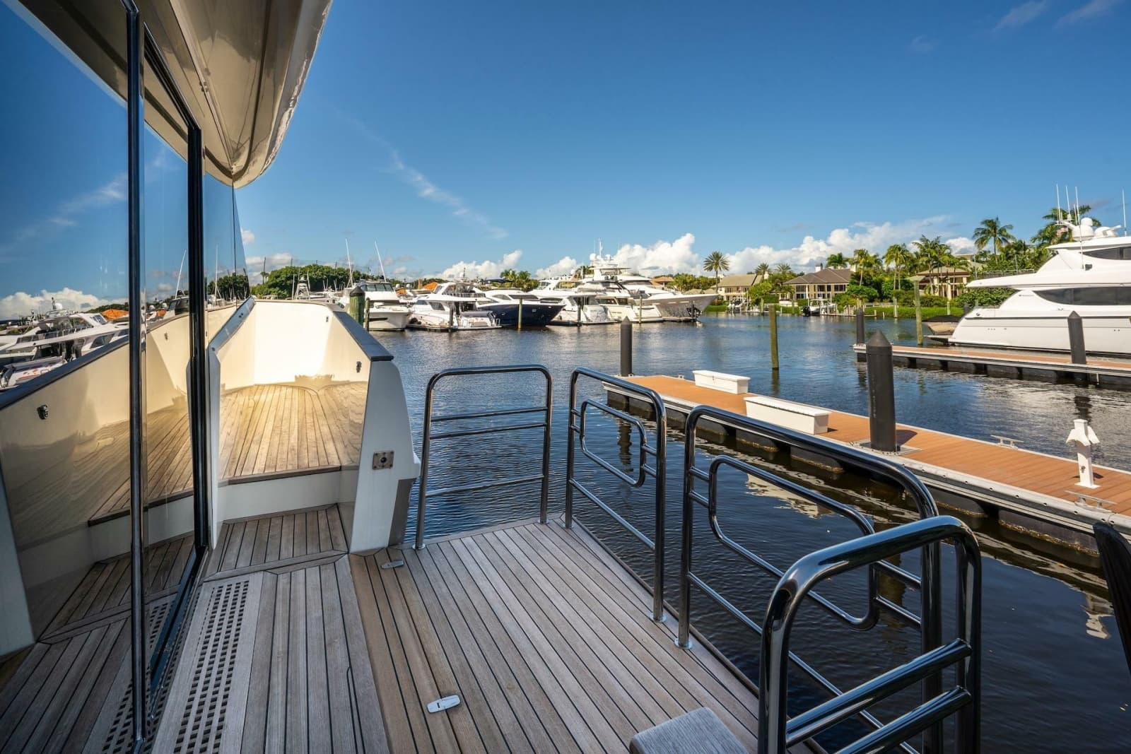 2015 Monte Carlo Yachts MCY 86 - Photo 35