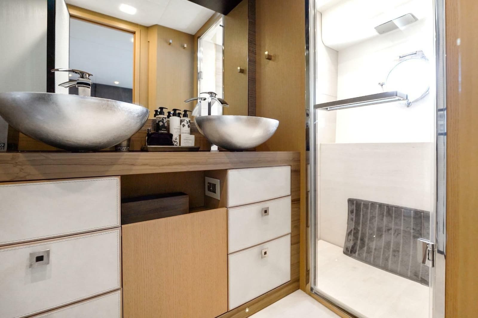 2015 Monte Carlo Yachts MCY 86 - Photo 67
