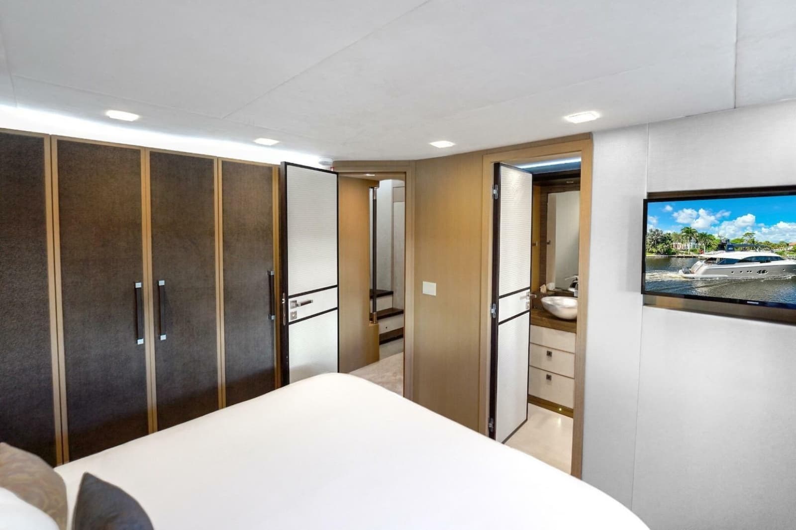2015 Monte Carlo Yachts MCY 86 - Photo 64