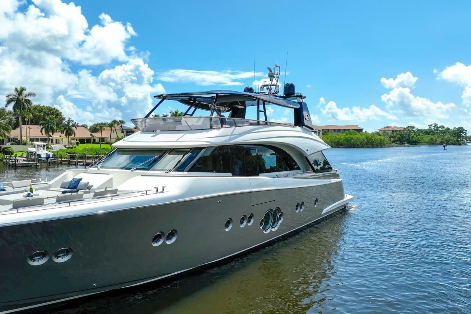 2015 Monte Carlo Yachts MCY 86 - Photo 14