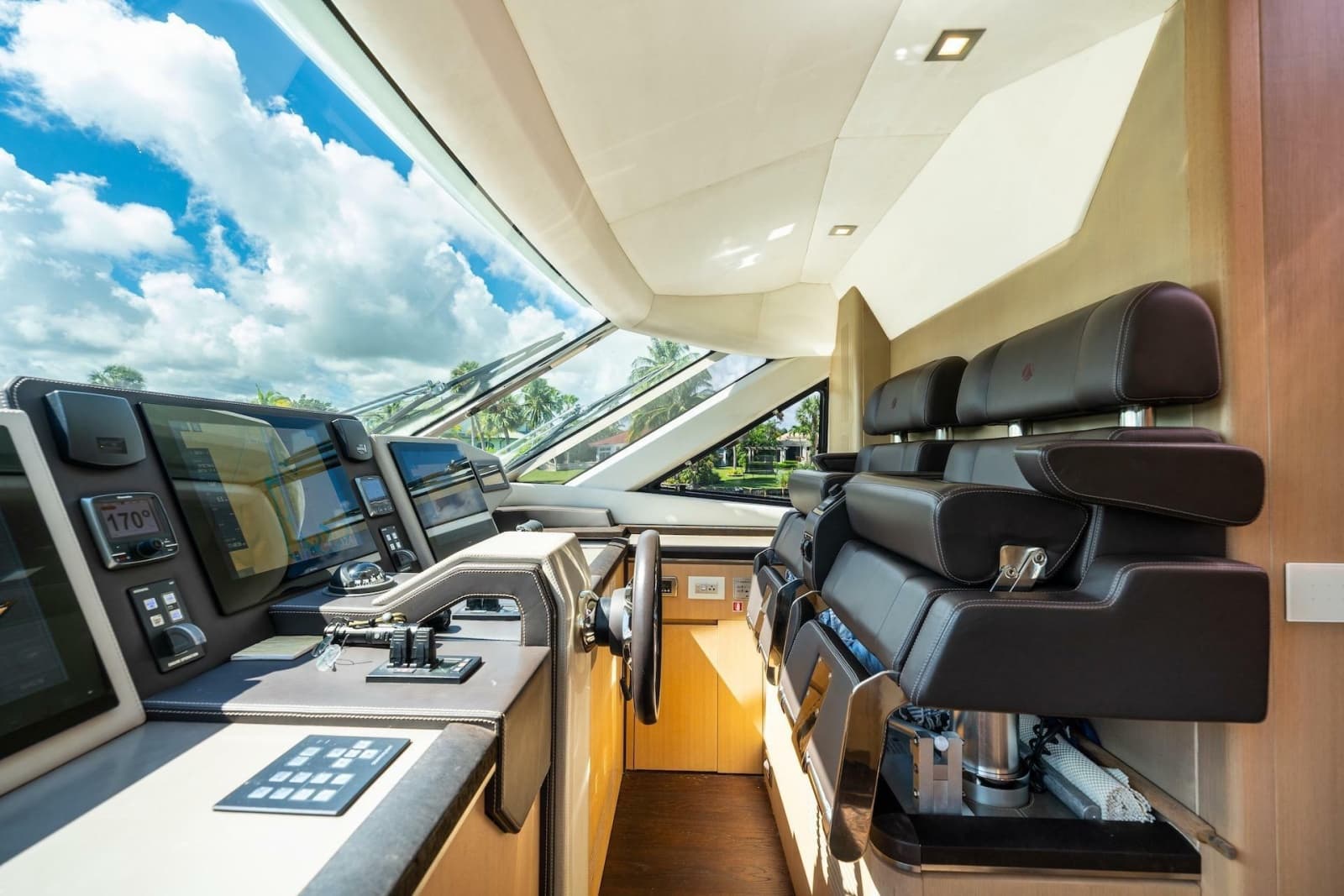 2015 Monte Carlo Yachts MCY 86 - Photo 56