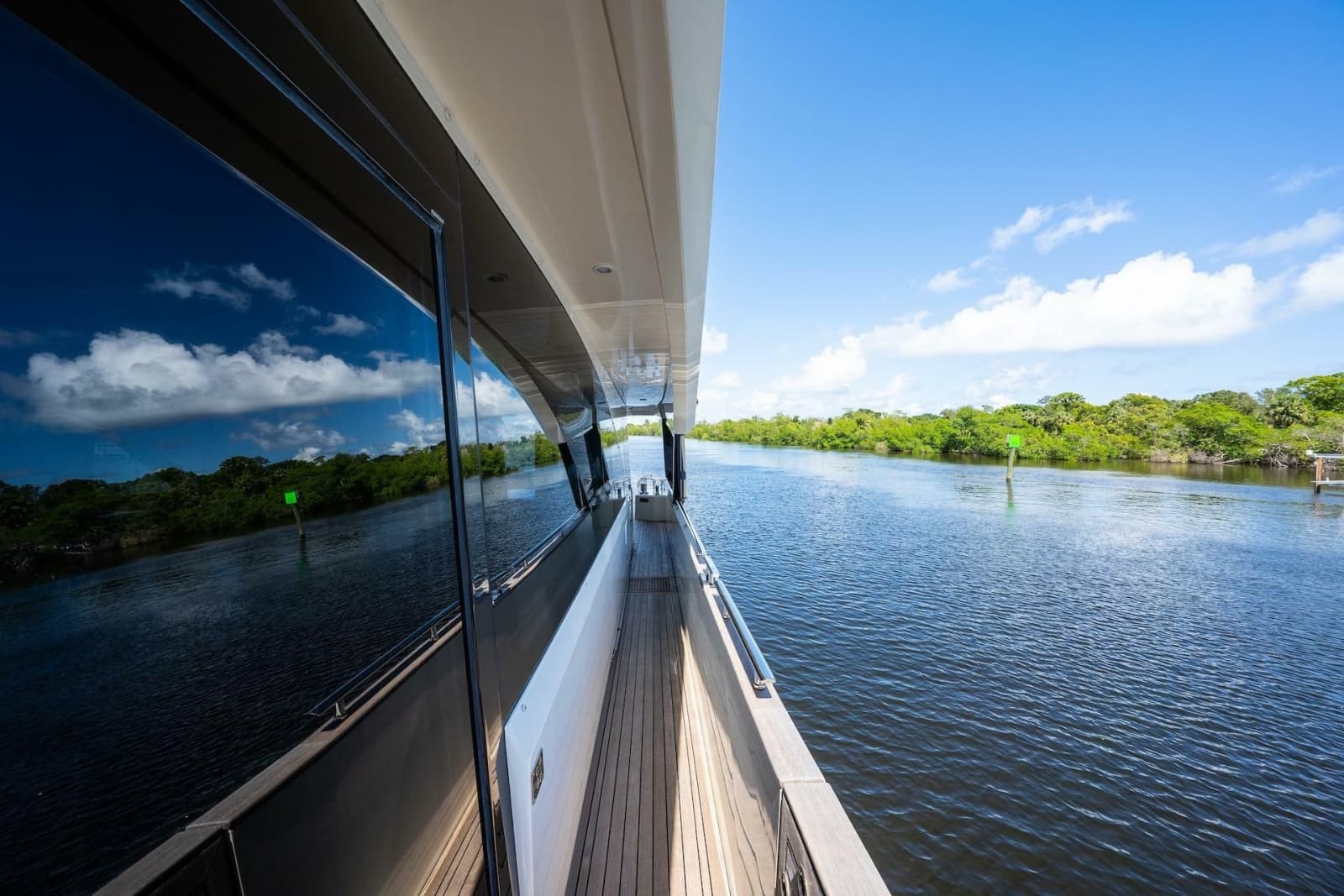 2015 Monte Carlo Yachts MCY 86 - Photo 24