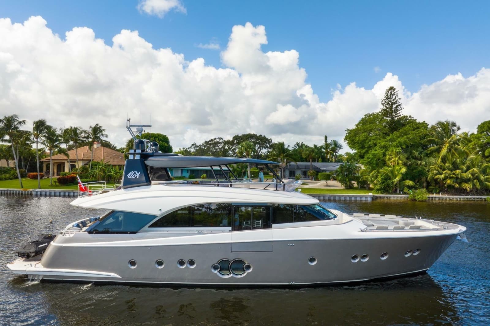 2015 Monte Carlo Yachts MCY 86 - Photo 11