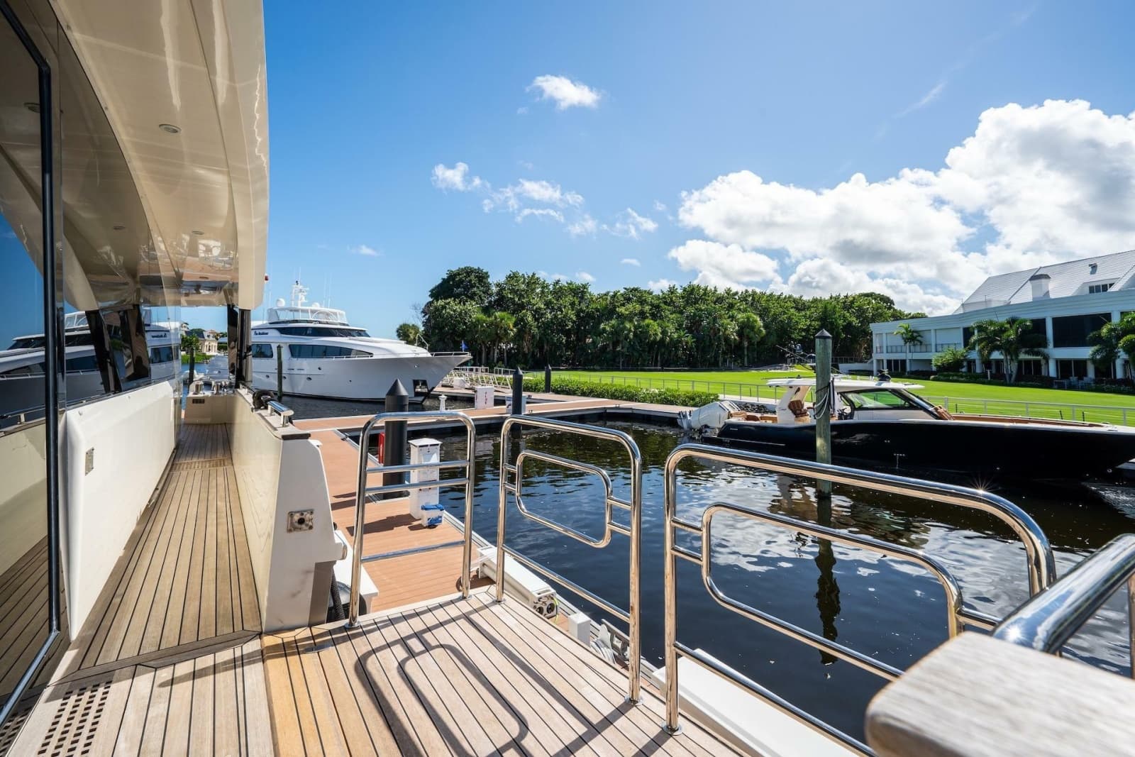 2015 Monte Carlo Yachts MCY 86 - Photo 31