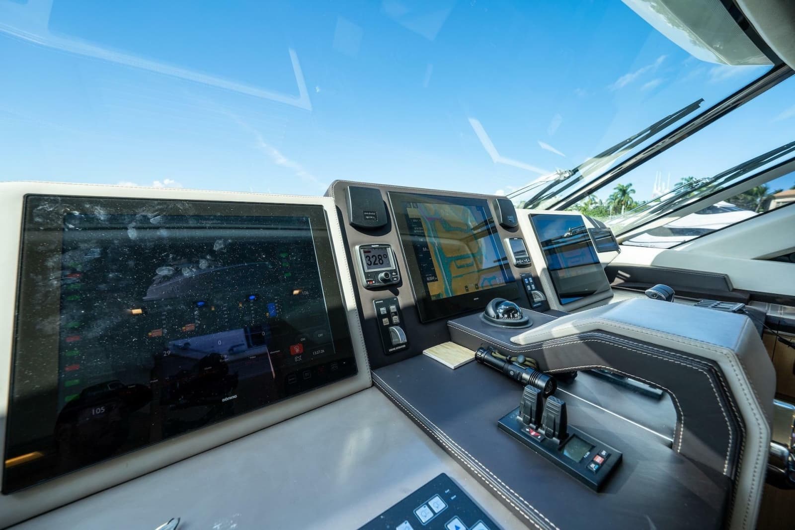 2015 Monte Carlo Yachts MCY 86 - Photo 48