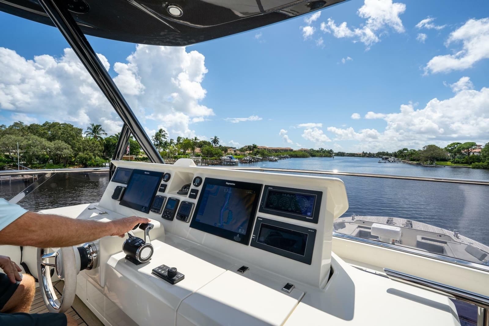 2015 Monte Carlo Yachts MCY 86 - Photo 36